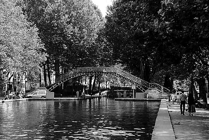 Paris photos in black and white - Canal Saint Martin