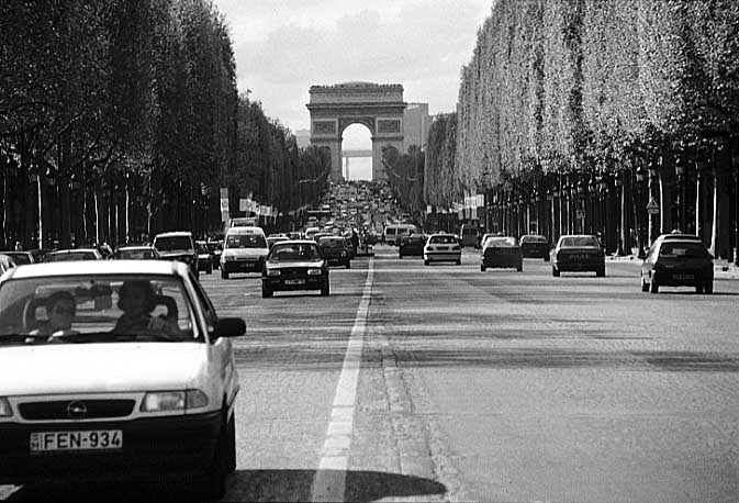Paris photos in black and white - Champs Elyses