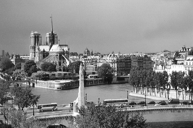 Paris photos in black and white - Institut du Monde Arabe - View onto Notre Dame