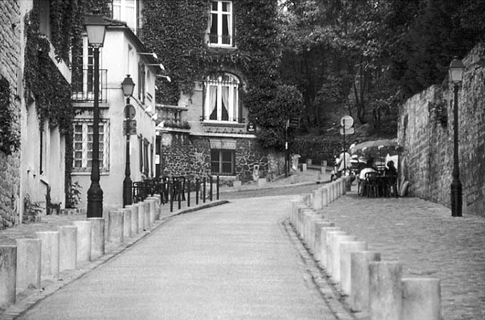 Paris photos in black and white - Montmartre - Street