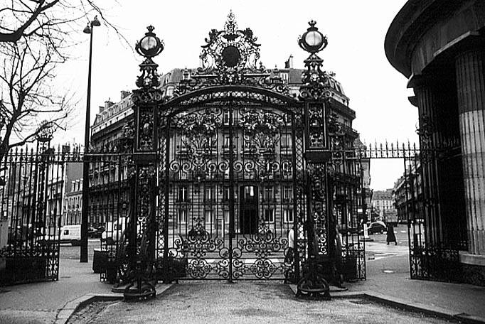 Paris photos in black and white - Parc Monceau