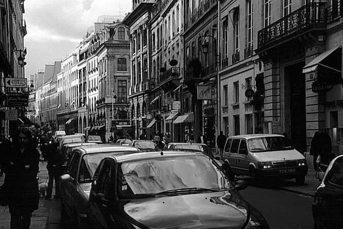 Paris photos in black and white - Rue Saint Honor
