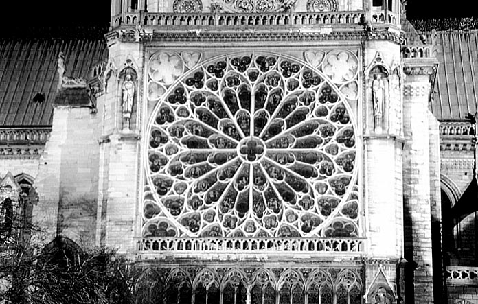 Paris photos in black and white at night - Notre Dame