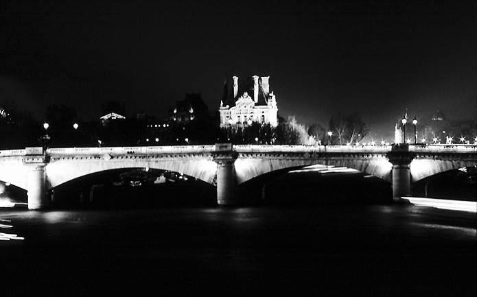 Paris photos in black and