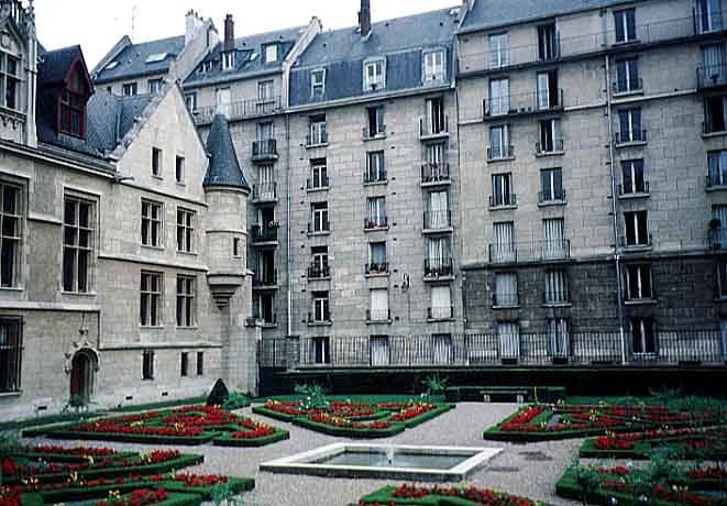 Paris photos - Marais - Garden of the Htel de Sens