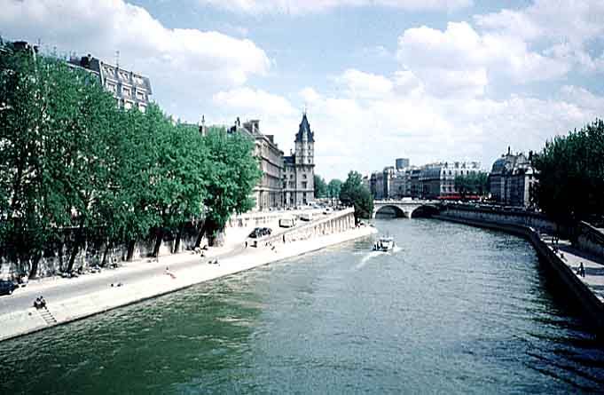 Paris photos - le de la Cit and the Seine