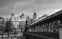 Paris black and white photos - Pont de Bir Hakeim